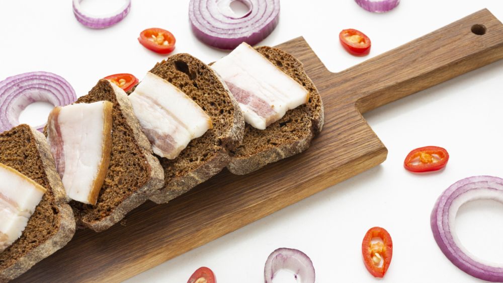Сало: друг или враг? Разбираемся в пользе и вреде любимого продукта Сало: друг или враг? Разбираемся в пользе и вреде любимого продукта