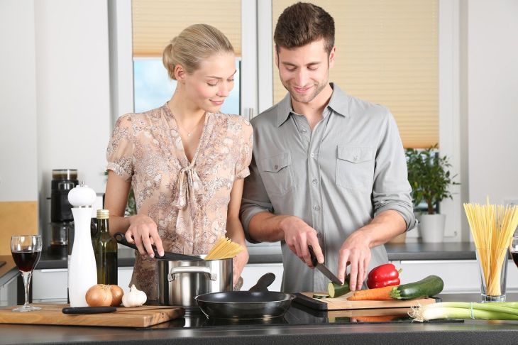 Котлеты из рубленого куриного мяса с шпинатом и вялеными томатами: рецепт сочных и полезных котлет Котлеты из рубленого куриного мяса с шпинатом и вялеными томатами: рецепт сочных и полезных котлет