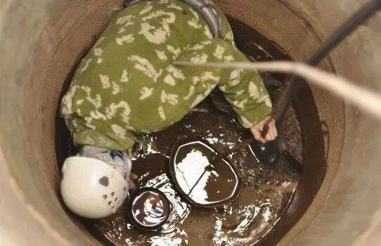 Когда пора чистить выгребную яму: не пропустите тревожные сигналы Когда пора чистить выгребную яму: не пропустите тревожные сигналы