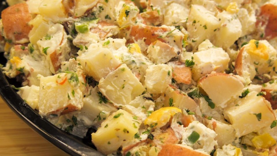 Запечённый картофель с сырным соусом: просто, быстро, вкусно! Запечённый картофель с сырным соусом: просто, быстро, вкусно!