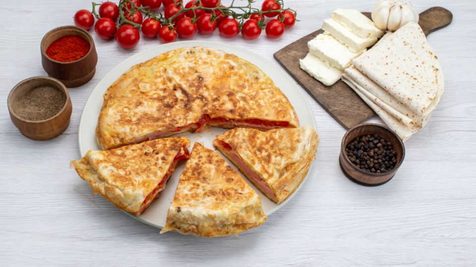 Лепёшки с мясом: сочные и ароматные, как горячие объятия лета! Лепёшки с мясом: сочные и ароматные, как горячие объятия лета!