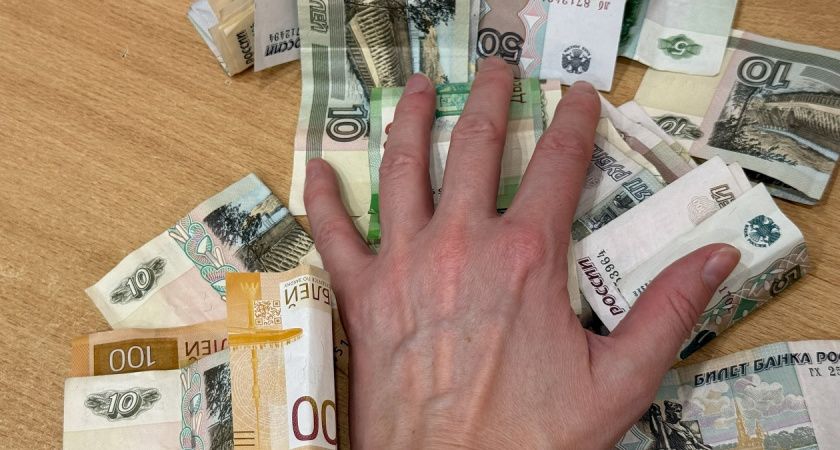 Когда девальвация настигнет рубль: мнения экспертов и их последствия для россиян