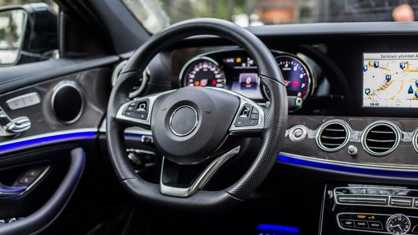  :  Mercedes     