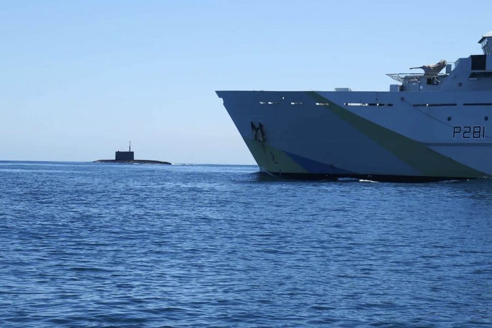 Британские моряки поймали на горячем российскую подводную лодку у берегов Франции Британские моряки поймали на горячем российскую подводную лодку у берегов Франции