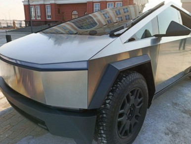   Tesla Cybertruck  :   