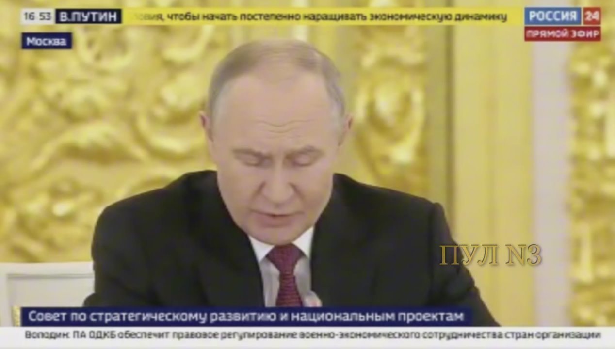 Путин - призвал не нагружать работников лишней бумажной работой: