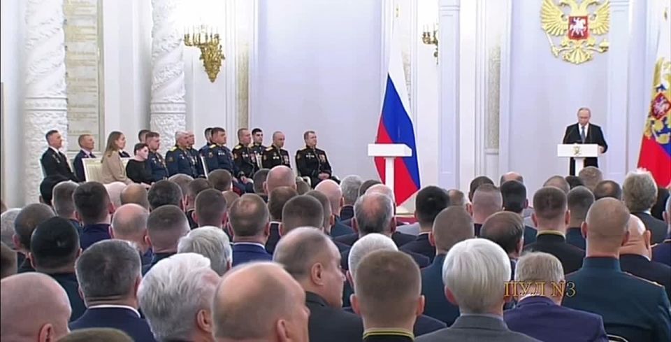 Путин - на церемонии вручения медалей «Золотая Звезда» Героям России: