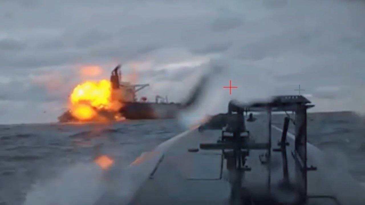 В Чёрном море вновь нефтяной танкер атакован безэкипажными катерами ВСУ В Чёрном море вновь нефтяной танкер атакован безэкипажными катерами ВСУ