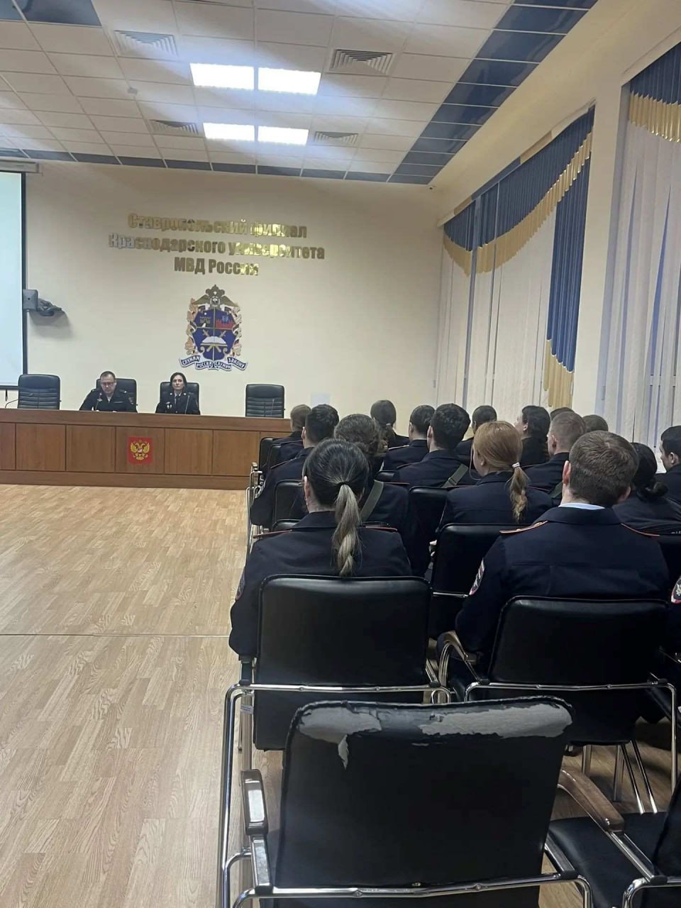 В Ставропольский филиал Краснодарского университета МВД России к курсантам 3-го и 4-го курсов пришли сотрудники Ставропольского линейного отдела МВД на транспорте В Ставропольский филиал Краснодарского университета МВД России к курсантам 3-го и 4-го курсов пришли сотрудники Ставропольского линейного отдела МВД на транспорте