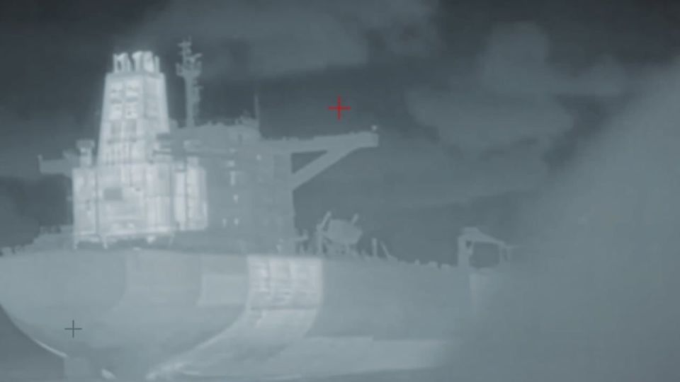 В Чёрном море вновь нефтяной танкер атакован безэкипажными катерами ВСУ