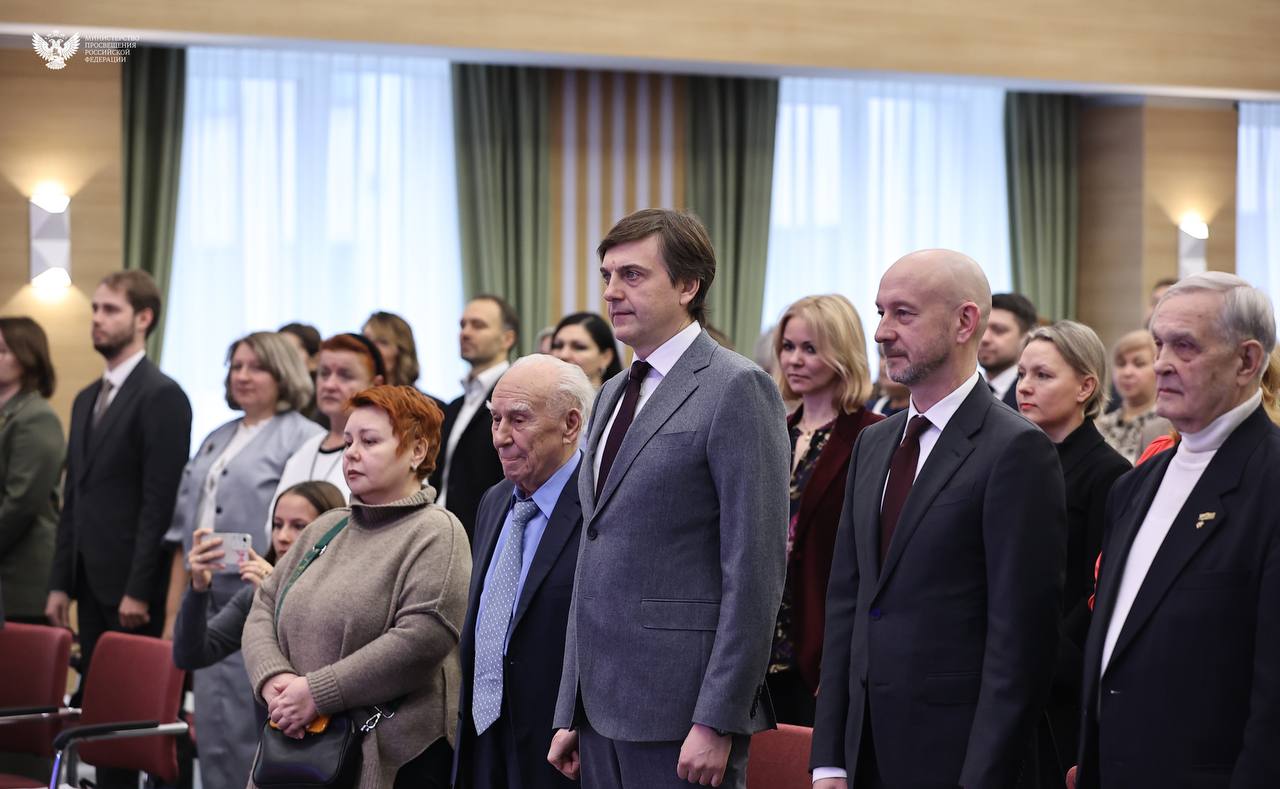 Сергей Кравцов наградил ветеранов на торжественной церемонии, посвящённой 85-летию системы СПО Сергей Кравцов наградил ветеранов на торжественной церемонии, посвящённой 85-летию системы СПО