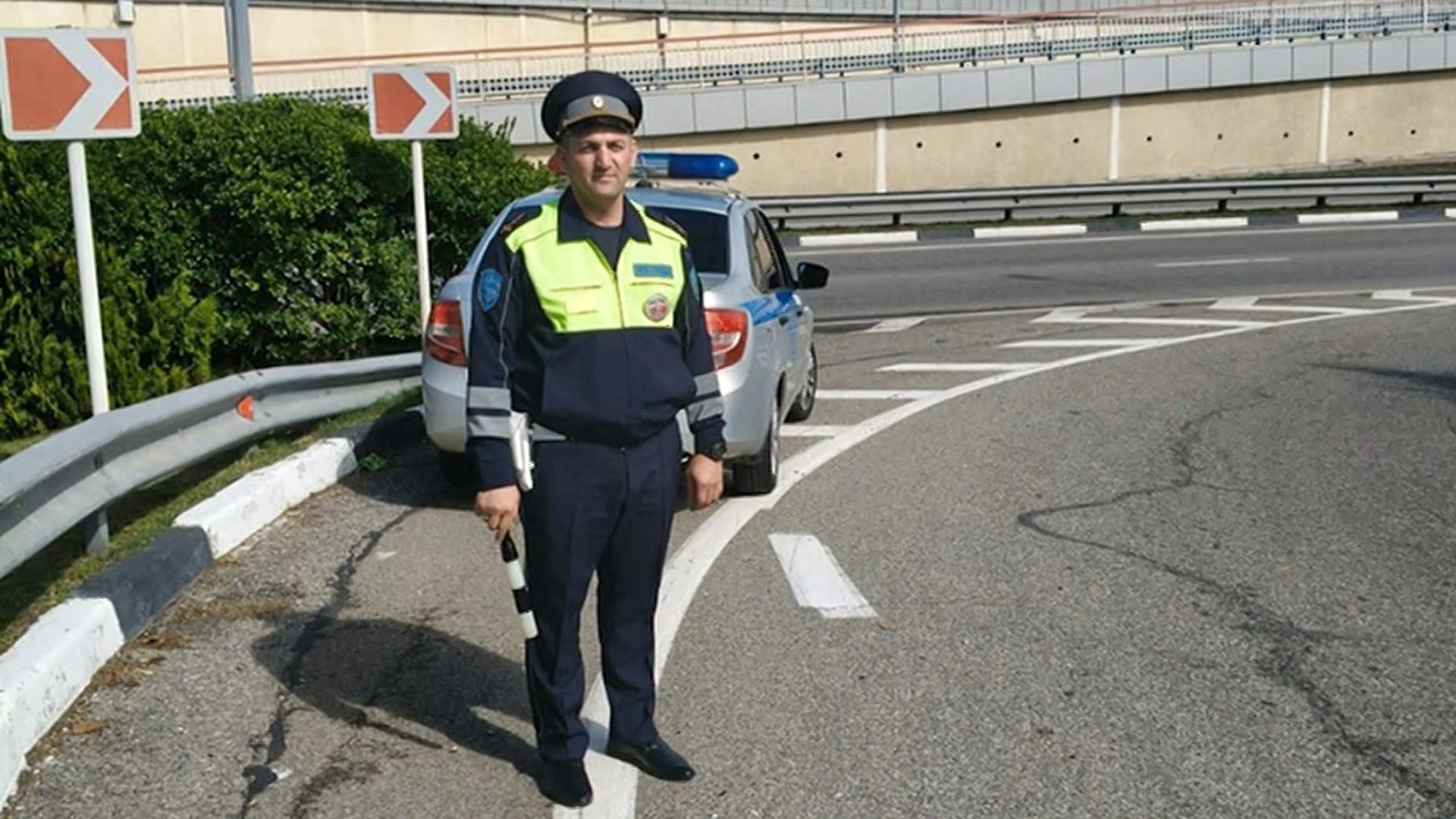 Министр внутренних дел России Владимир Колокольцев наградил инспекторов ГАИ, которые предотвратили массовую аварию с пятью детскими автобусами