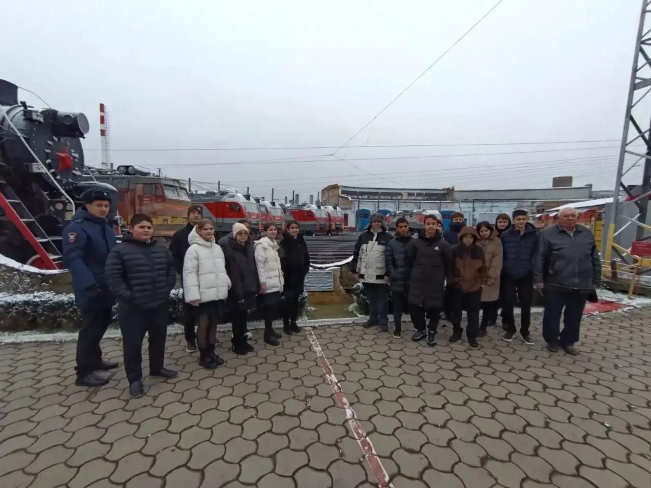 Транспортные полицейские провели профилактическую экскурсию для школьников на железнодорожной станции Кавказская